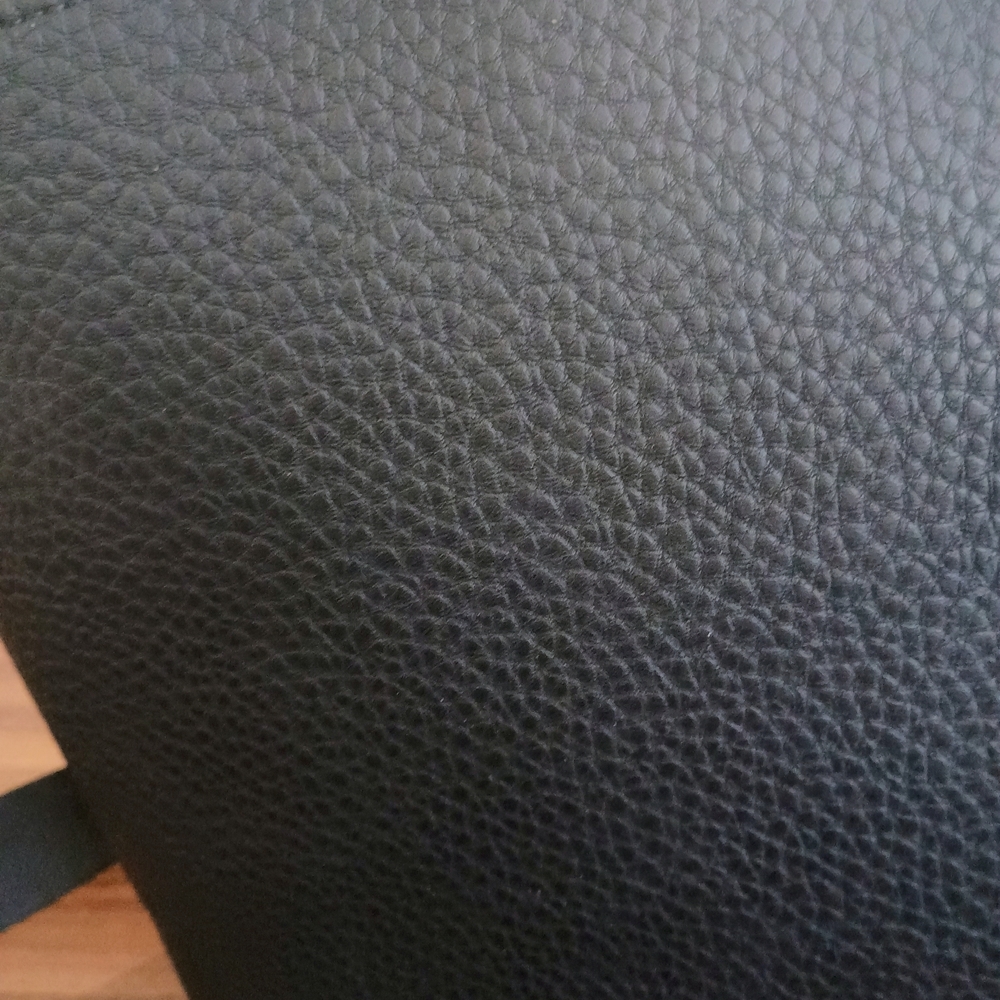 Amazon Essentials Black Textured Tote Shoulder Bag - Picture 2 of 8
